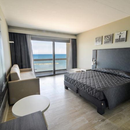 Nautilus Family Hotel Pesaro Esterno foto