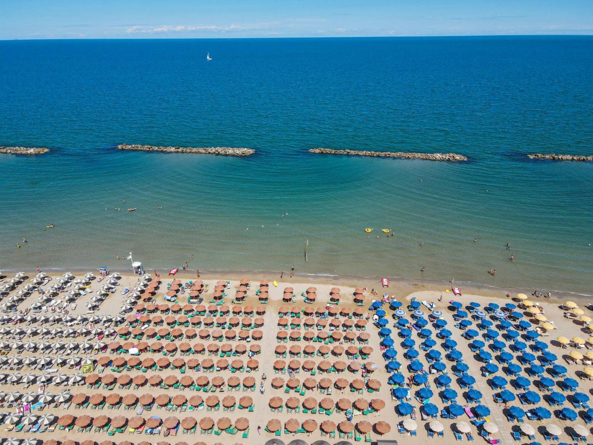 Nautilus Family Hotel Pesaro Esterno foto
