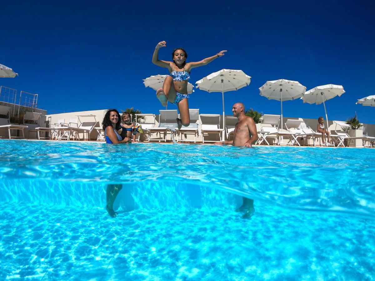 Nautilus Family Hotel Pesaro Esterno foto