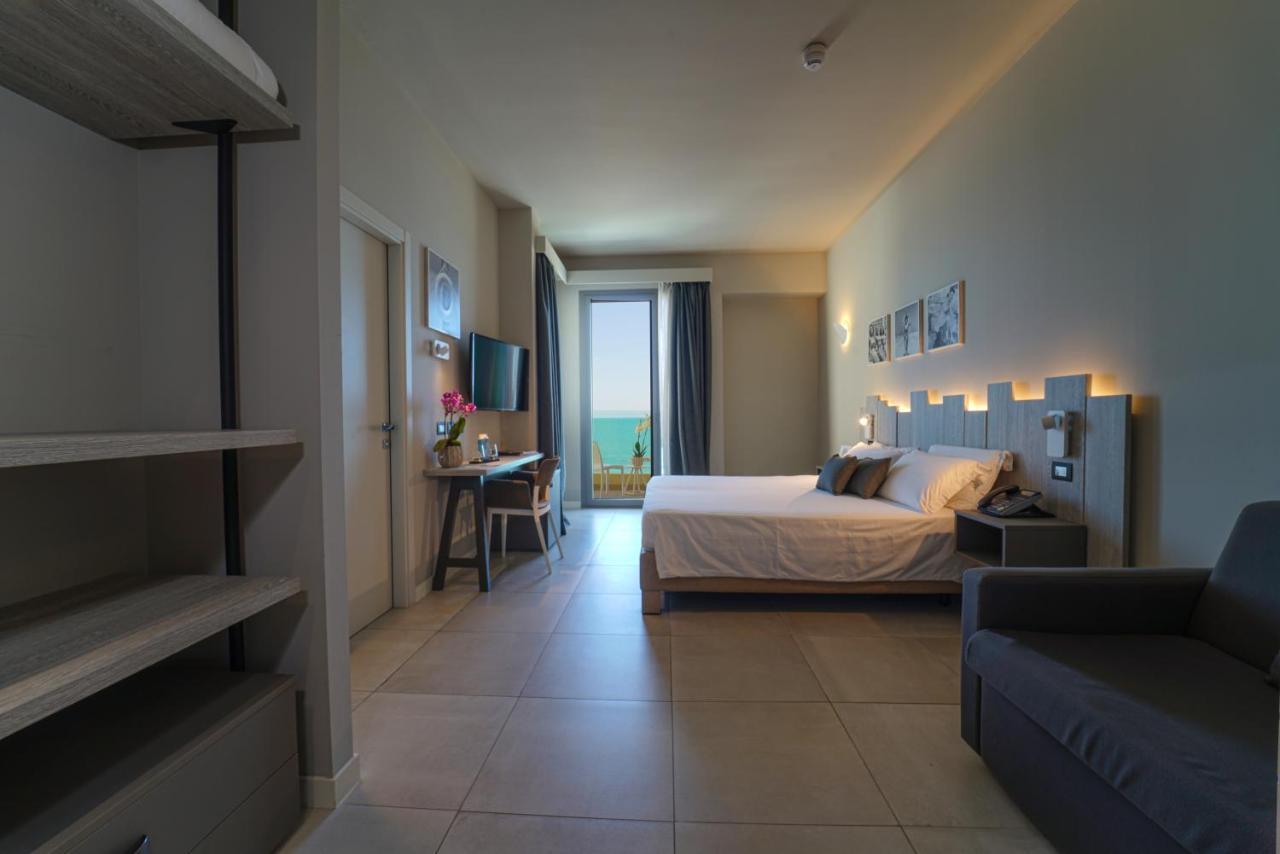 Nautilus Family Hotel Pesaro Esterno foto