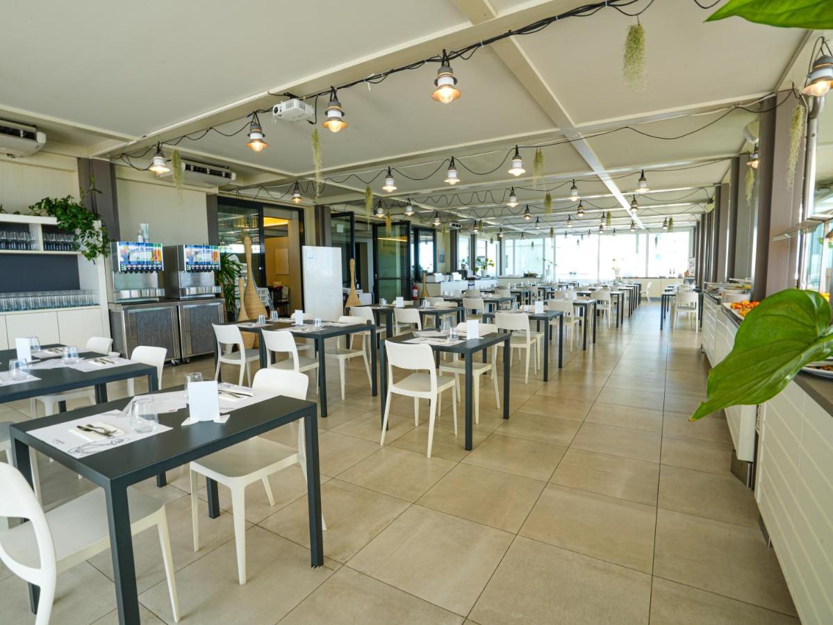 Nautilus Family Hotel Pesaro Esterno foto