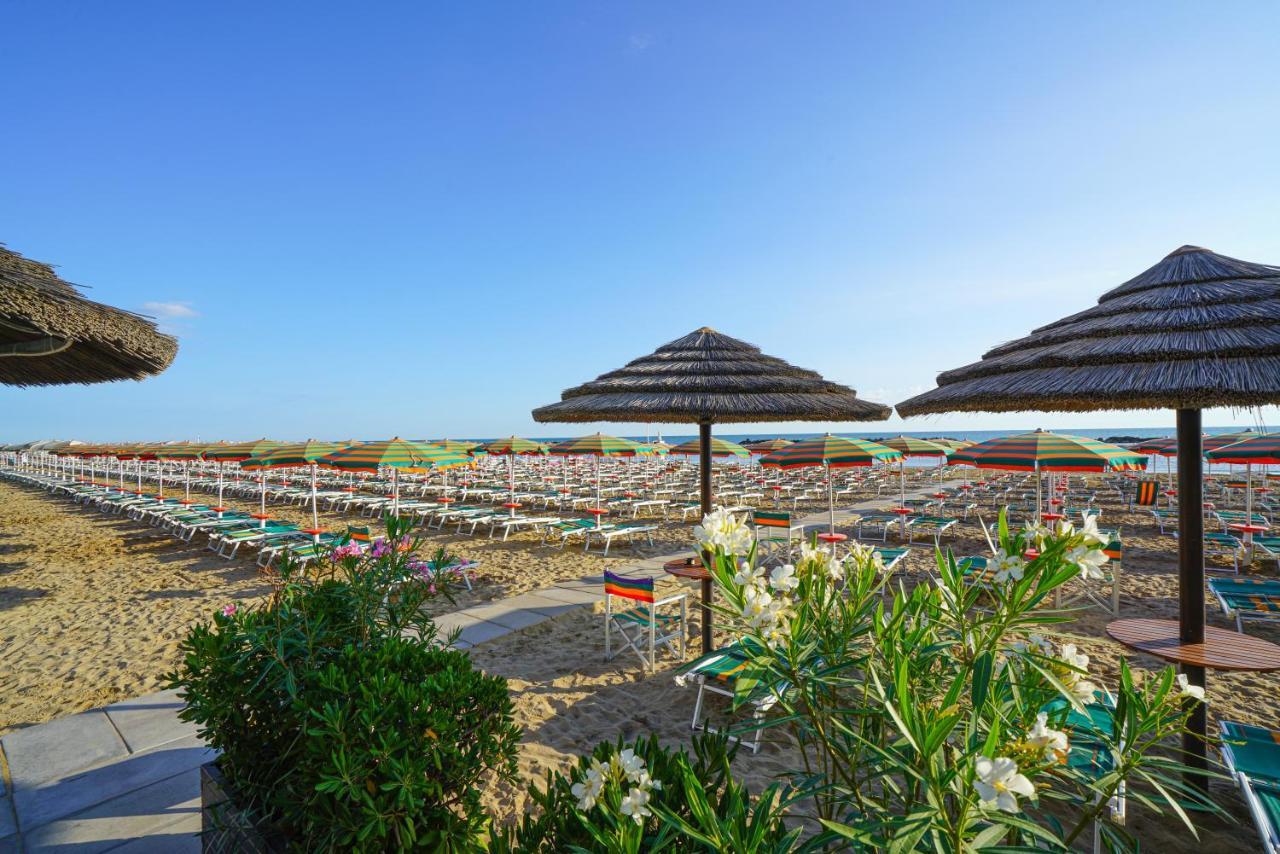 Nautilus Family Hotel Pesaro Esterno foto