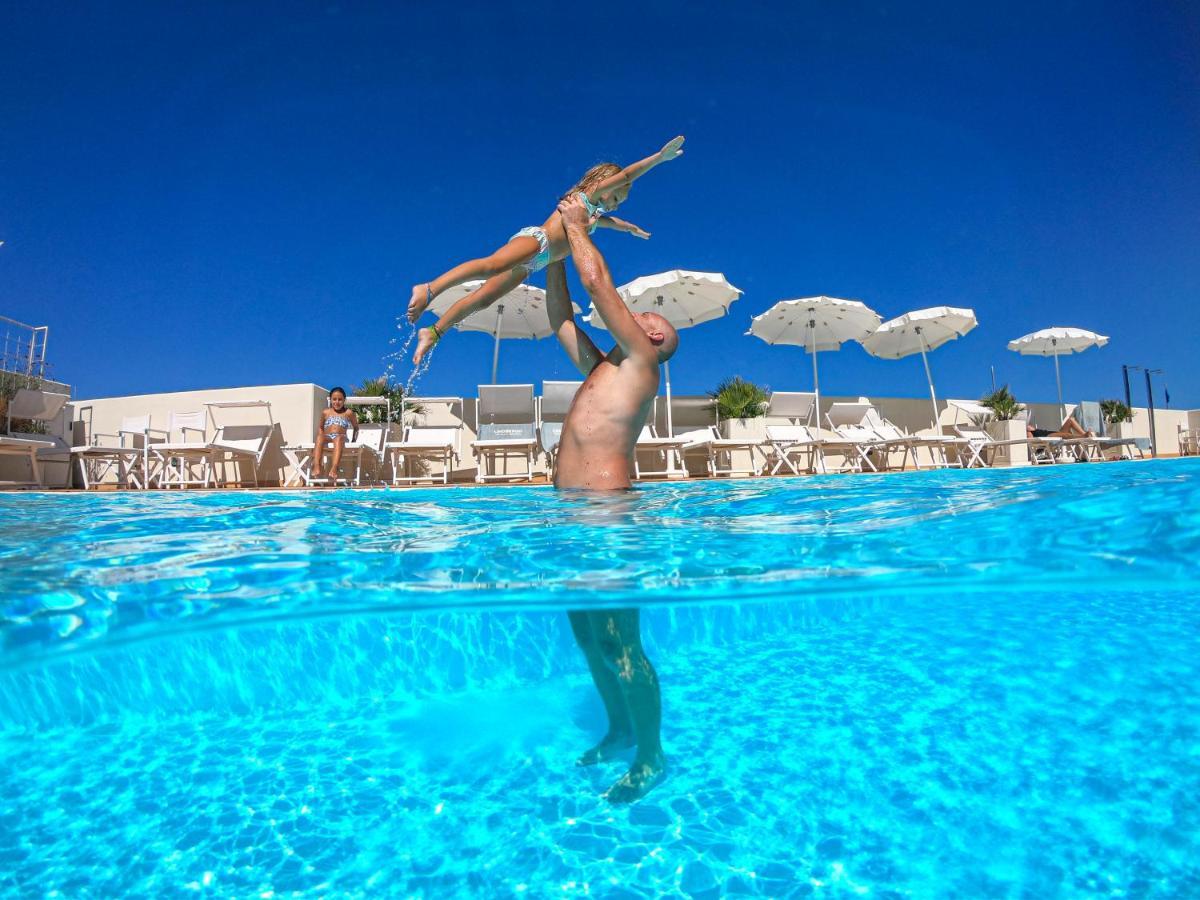 Nautilus Family Hotel Pesaro Esterno foto