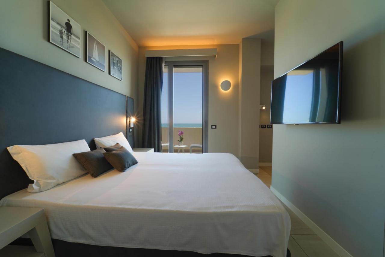 Nautilus Family Hotel Pesaro Esterno foto