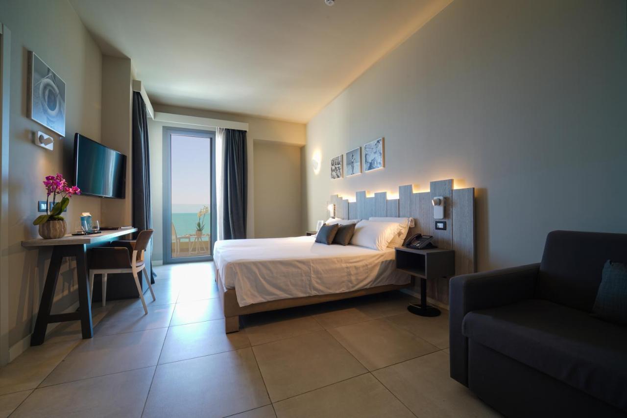 Nautilus Family Hotel Pesaro Esterno foto