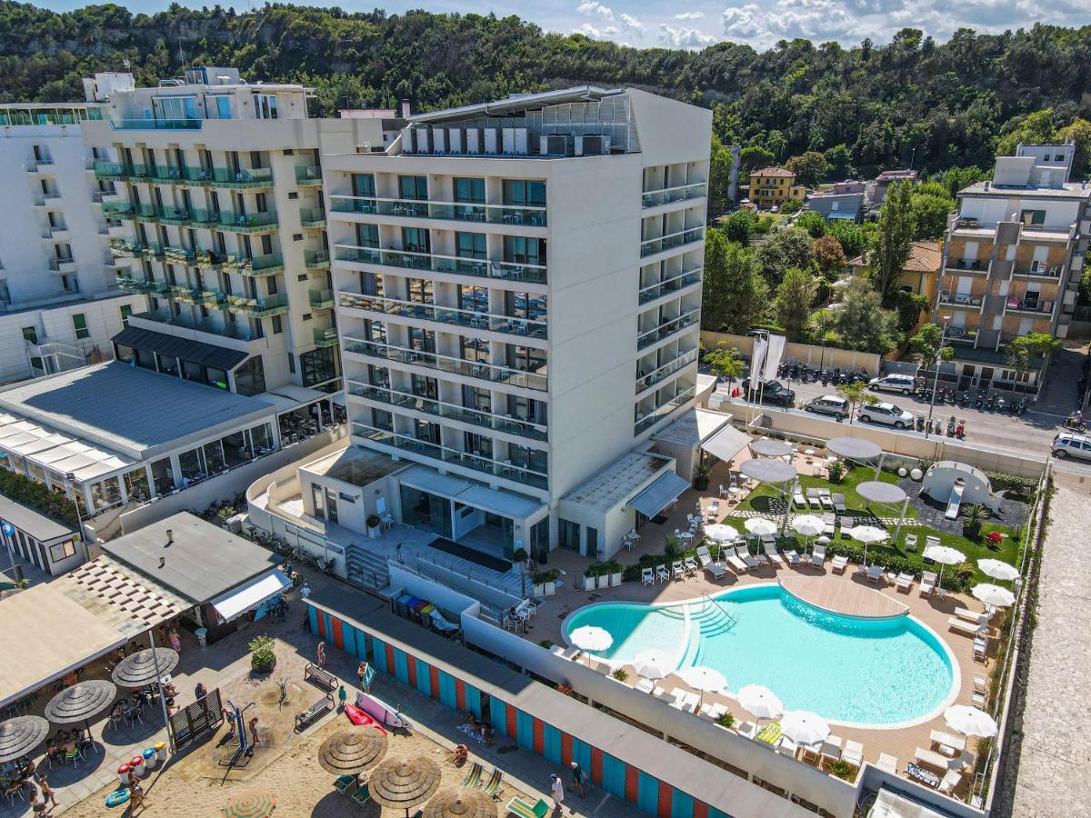 Nautilus Family Hotel Pesaro Esterno foto