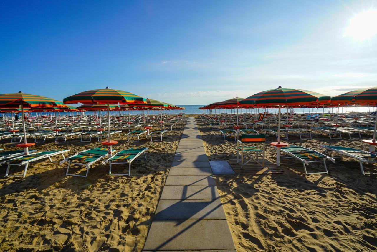 Nautilus Family Hotel Pesaro Esterno foto