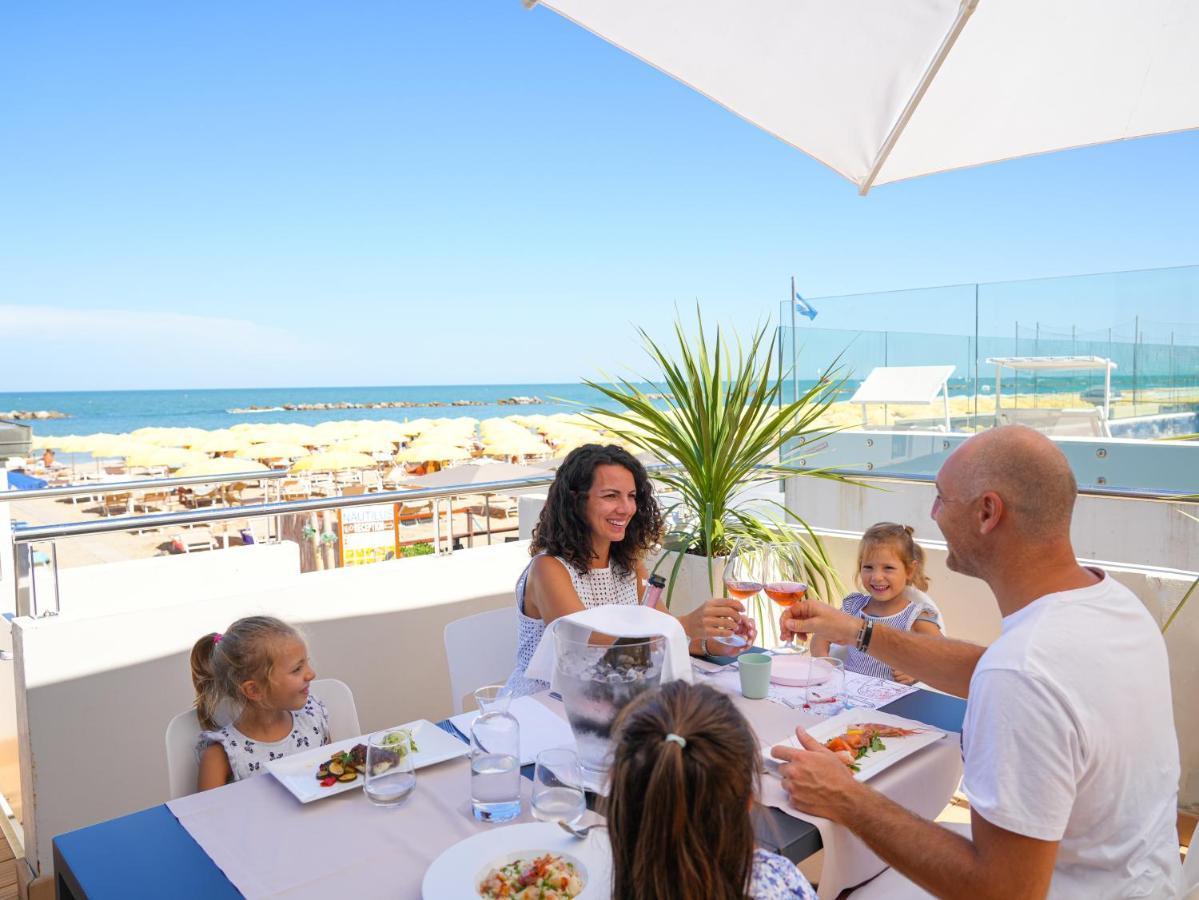 Nautilus Family Hotel Pesaro Esterno foto